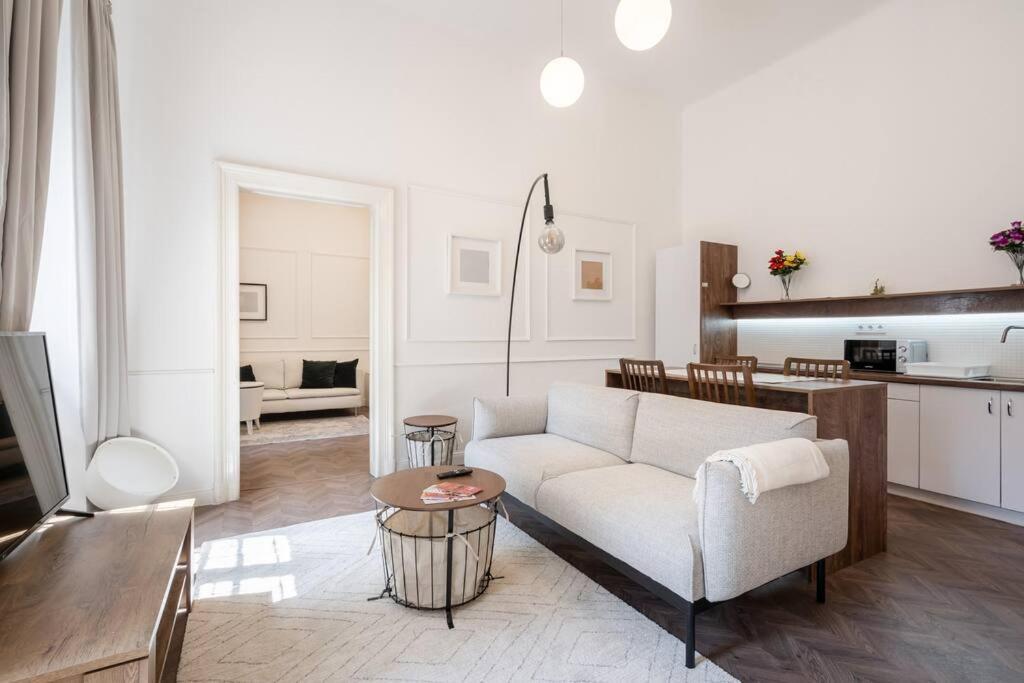 Stylish Apartment In The City Center ブダペスト エクステリア 写真